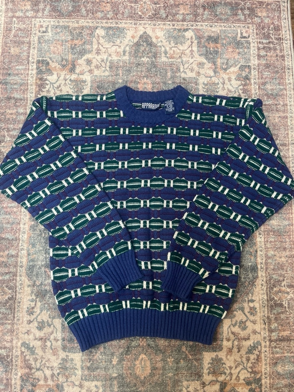 VTG Kids Navy and Green Patterned Crewneck Sweater
Size: 14/16